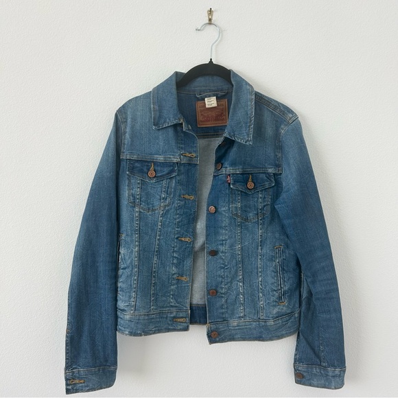 Levi’s Medium Wash Denim Jacket - Picture 1 of 6